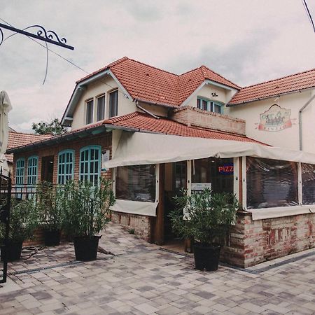 Bed and Breakfast Oetoesfogat Panzio Siófok Exteriér fotografie