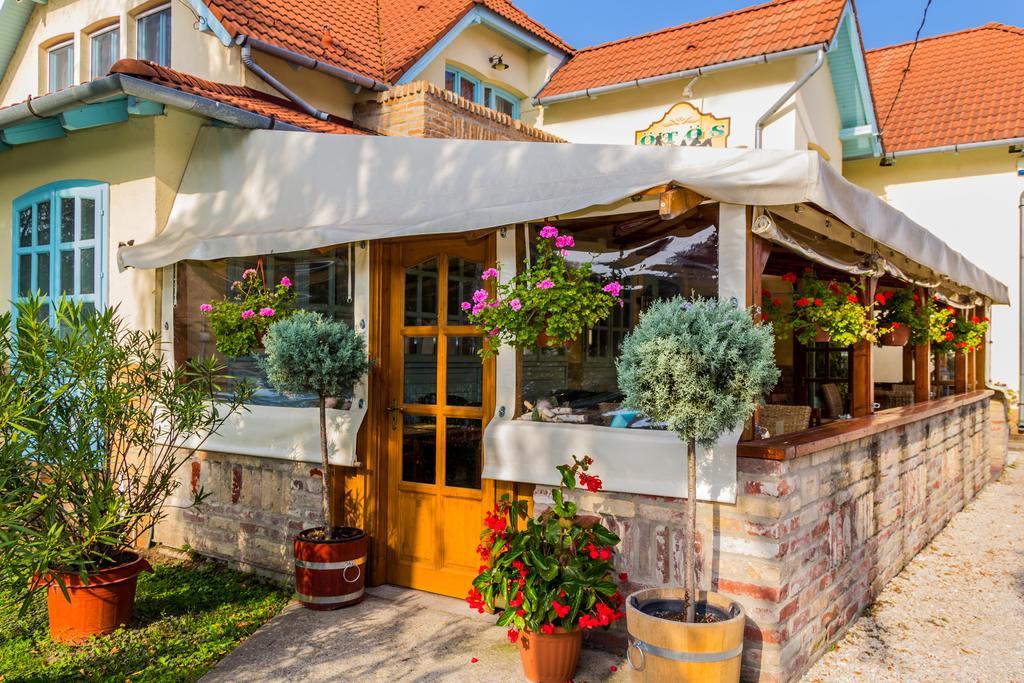Bed and Breakfast Oetoesfogat Panzio Siófok Exteriér fotografie