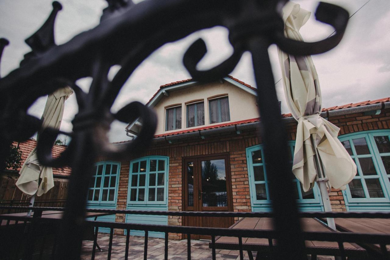 Bed and Breakfast Oetoesfogat Panzio Siófok Exteriér fotografie