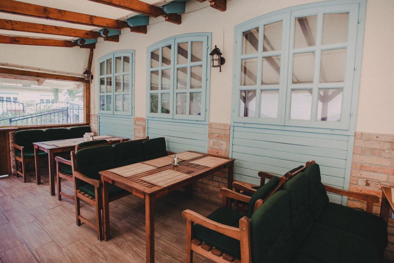 Bed and Breakfast Oetoesfogat Panzio Siófok Exteriér fotografie