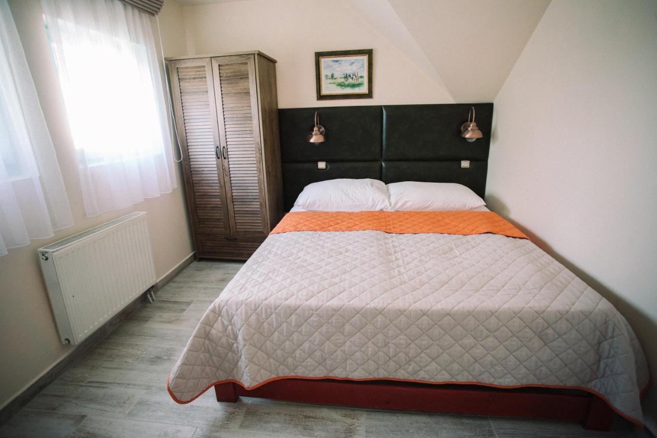 Bed and Breakfast Oetoesfogat Panzio Siófok Exteriér fotografie
